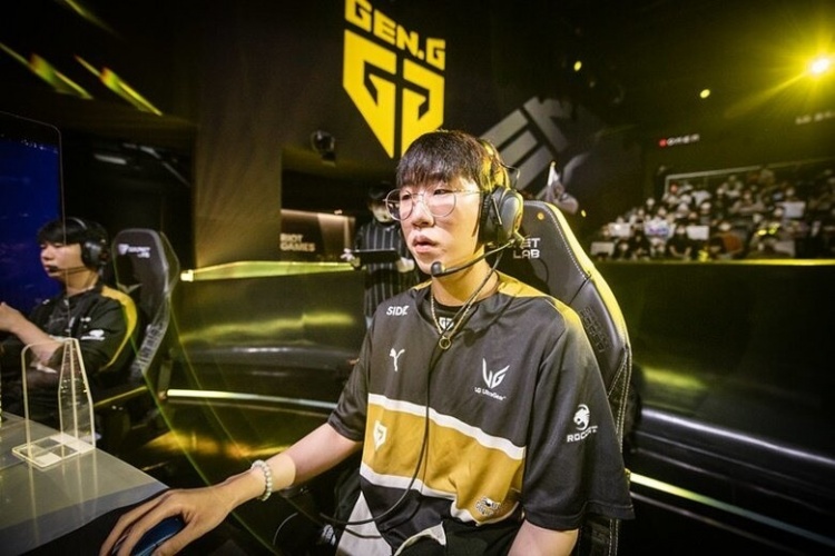 方面的佼佼 方面的佼佼