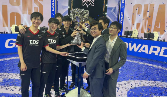 为国足效力 为国足效力